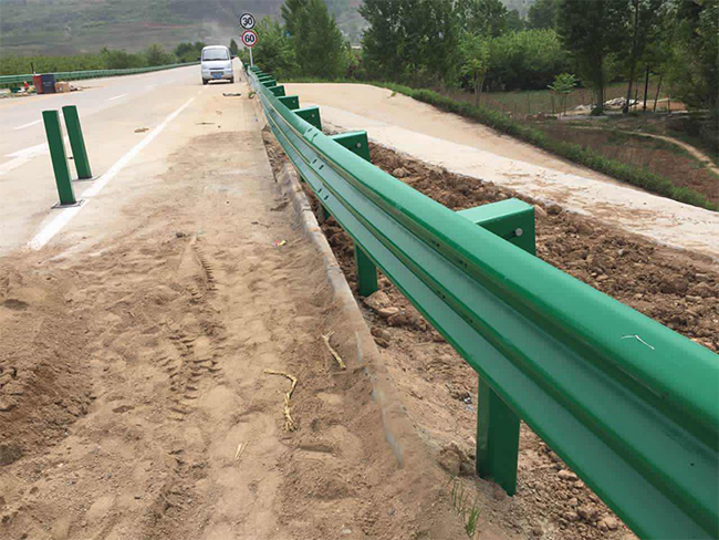 西藏波形梁护栏板