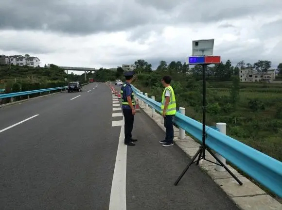 西藏高速公路钢护栏