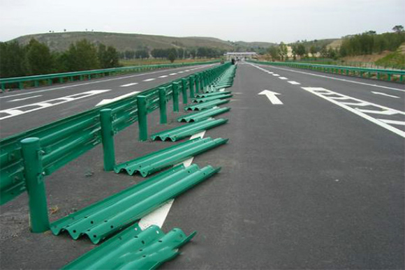 西藏波形护栏的维护与管理确保道路安全的关键步骤